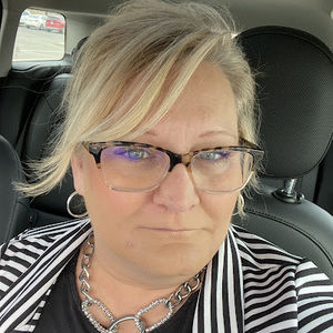 Meet your Posher, Laurie